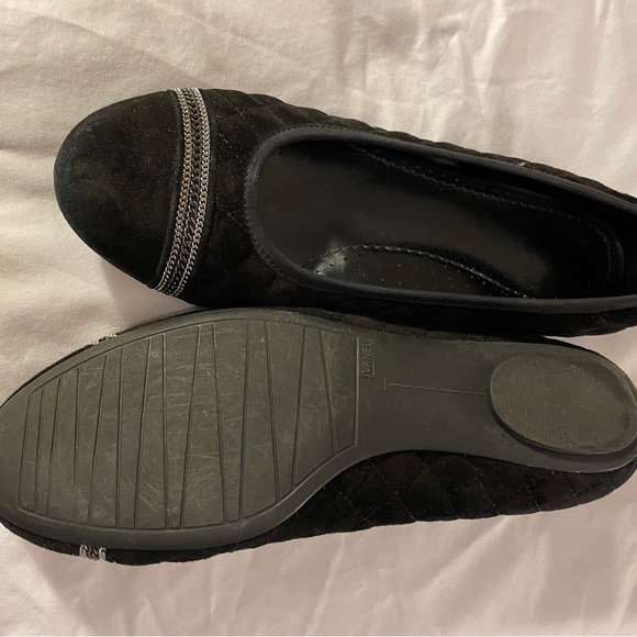 Vaneli Velvet Flats with Chain Detail - Picture 3 of 3